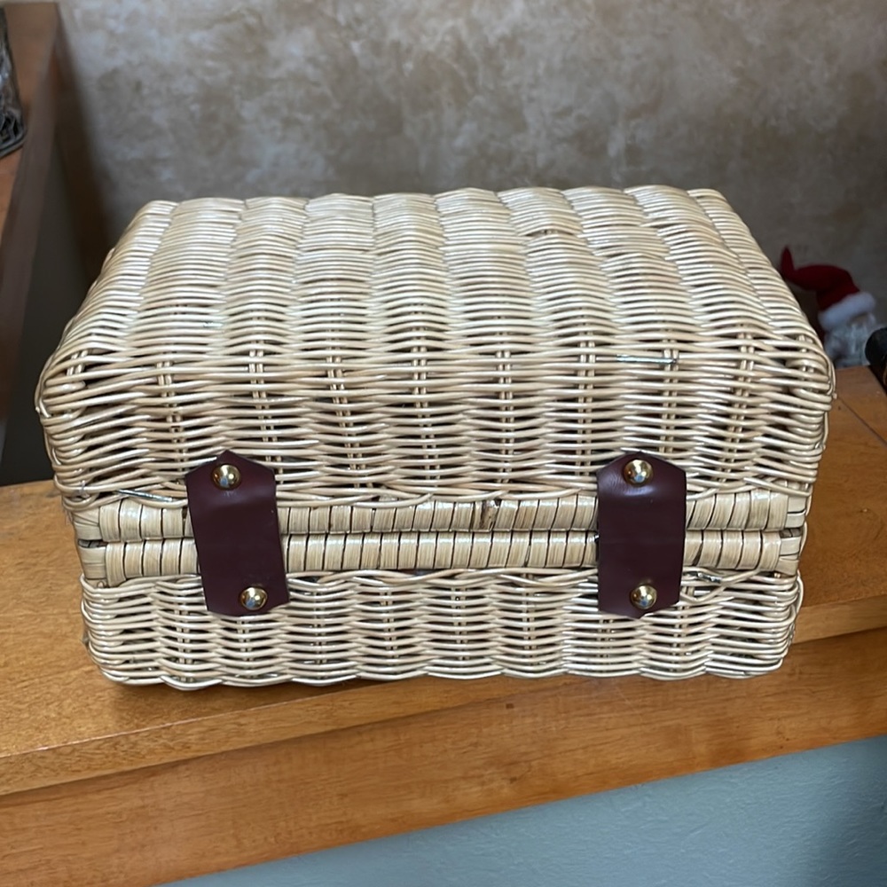 Vintage Straw Basket Handbag - Picture 12 of 16